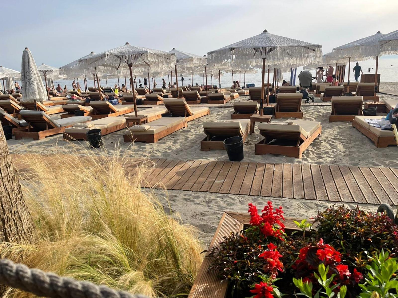 Apartment Mirela's By The Sea